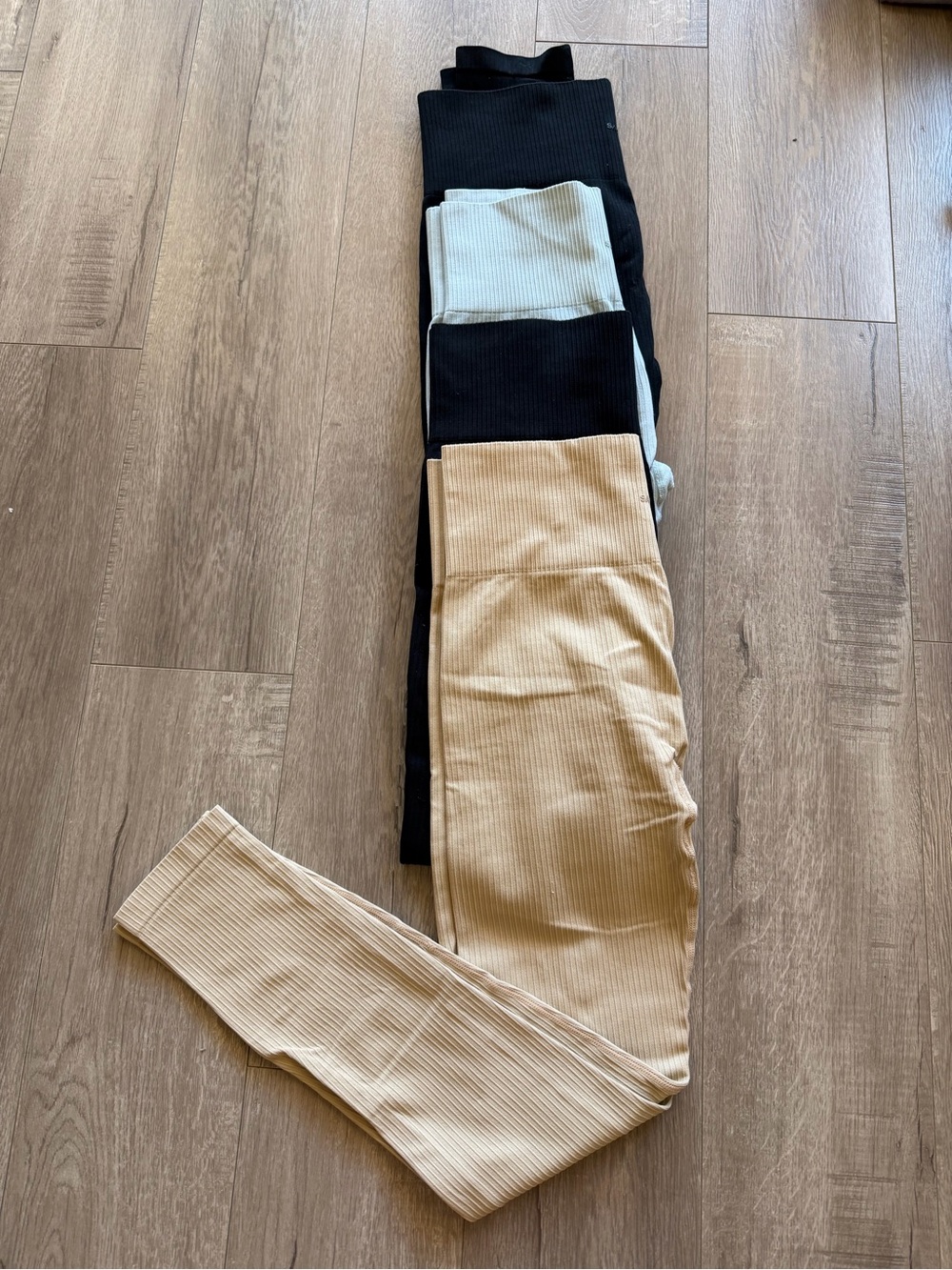 SACCRÉ high waisted ribbed seamless legging